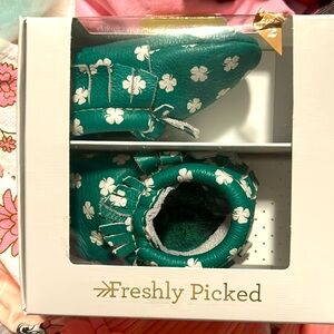 Green freshly picked brand four leaf clover moccasins